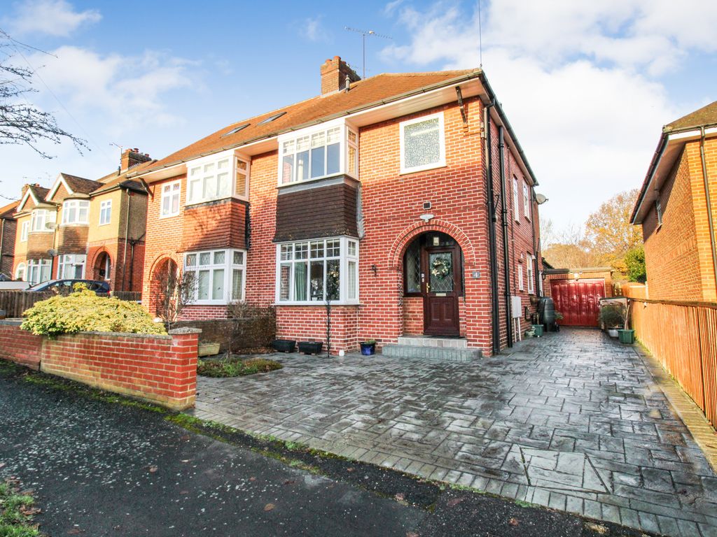 Woodlands Avenue Farnham GU9  