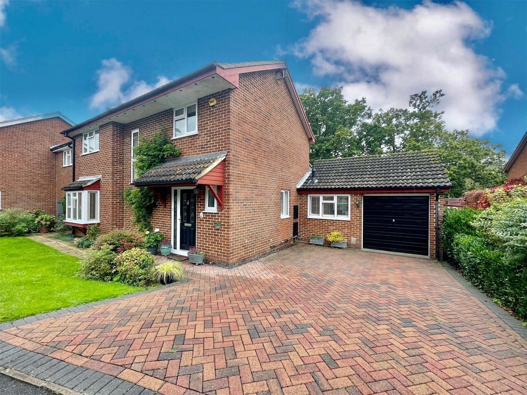 4 bed detached house for sale in Somerton Gardens, Earley, Reading