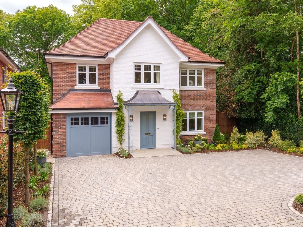 New home, 4 bed detached house for sale in Bigshotte Court, Crowthorne, Berkshire RG45, £