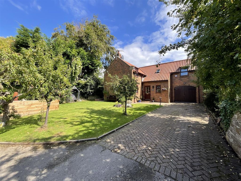 4 bed detached house for sale in Scalby Road, Scalby, Scarborough YO13