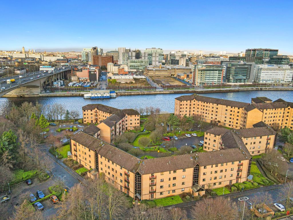 4 bed flat for sale in Riverview Drive, Tradeston, Glasgow G5, £190,000