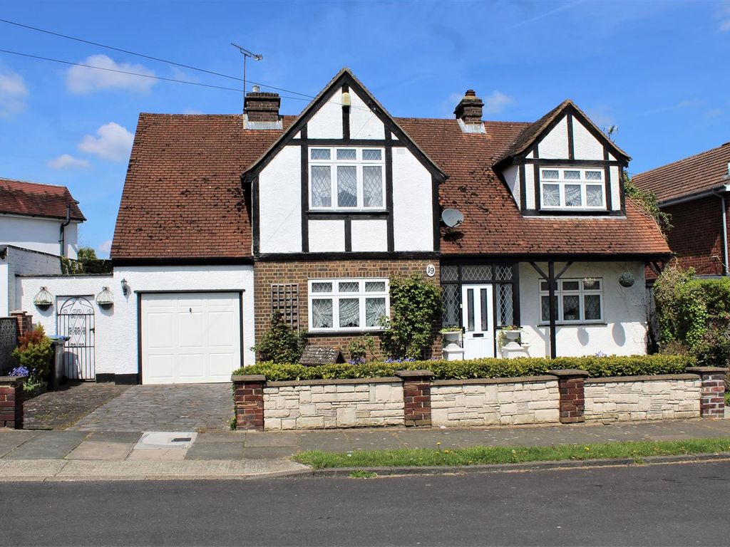 3 bed detached house for sale in Rosewood Drive, Enfield EN2 Zoopla
