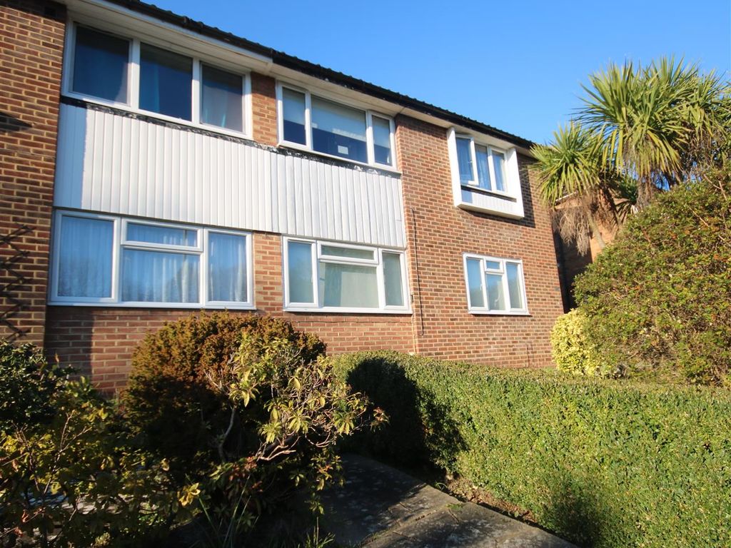 2 bed for sale in Vernon Crescent, EN4, £390,000 Zoopla