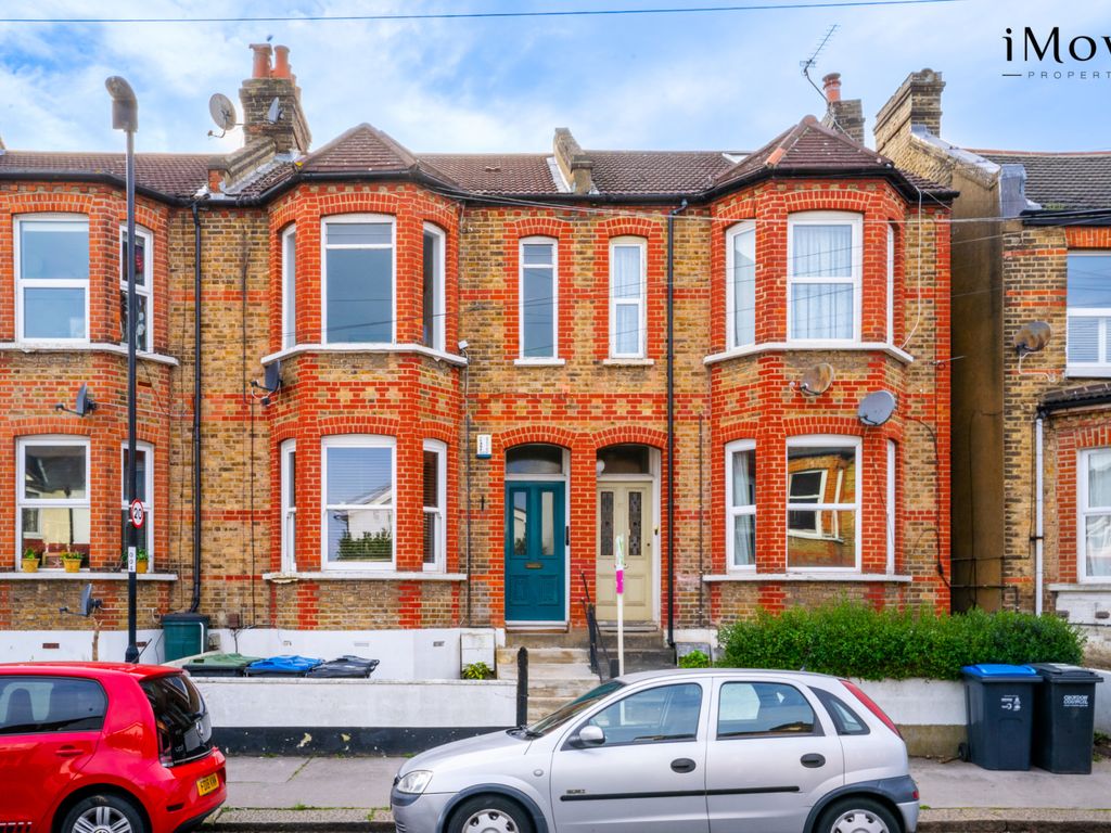 2 bed for sale in Queen Mary Road, London SE19, £400,000