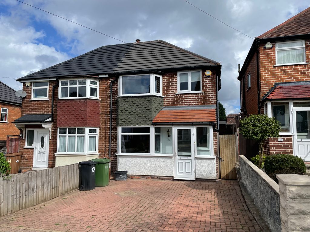 3 bed semidetached house to rent in Newborough Road, Shirley, Solihull B90, £1,250 pcm Zoopla