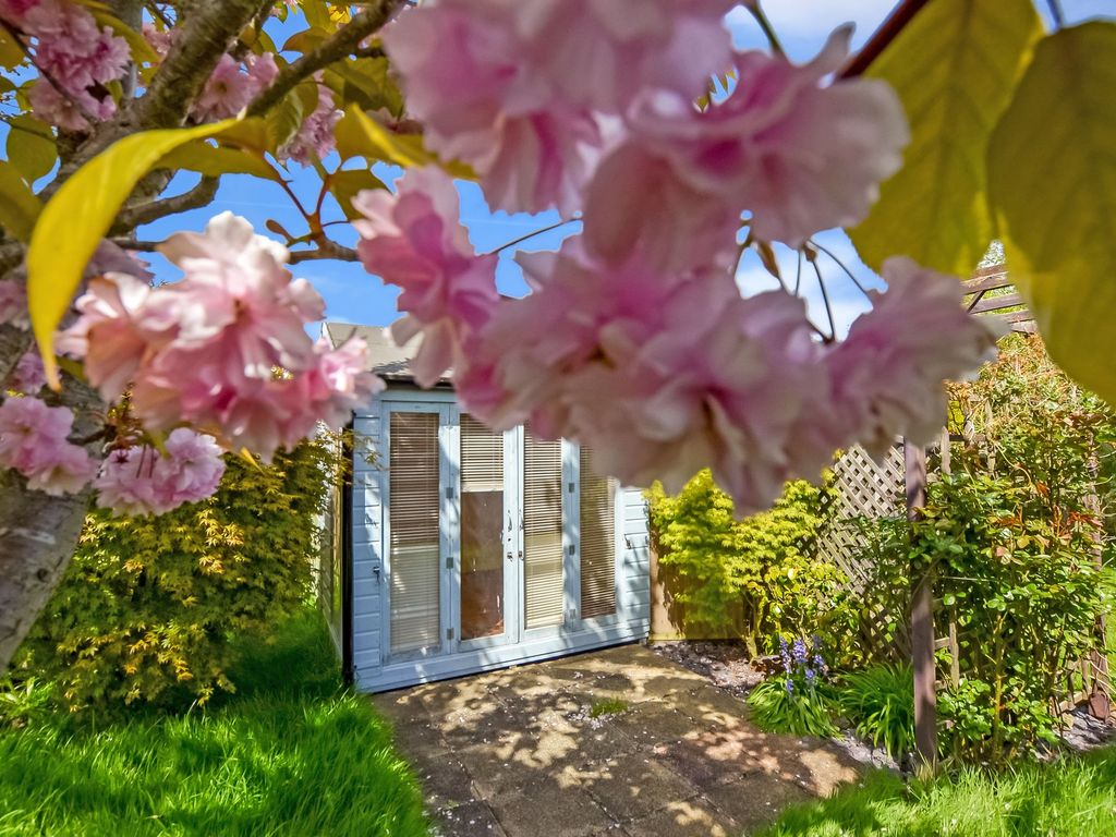 3 bed detached bungalow for sale in Queens Road, Littlestone TN28, £
