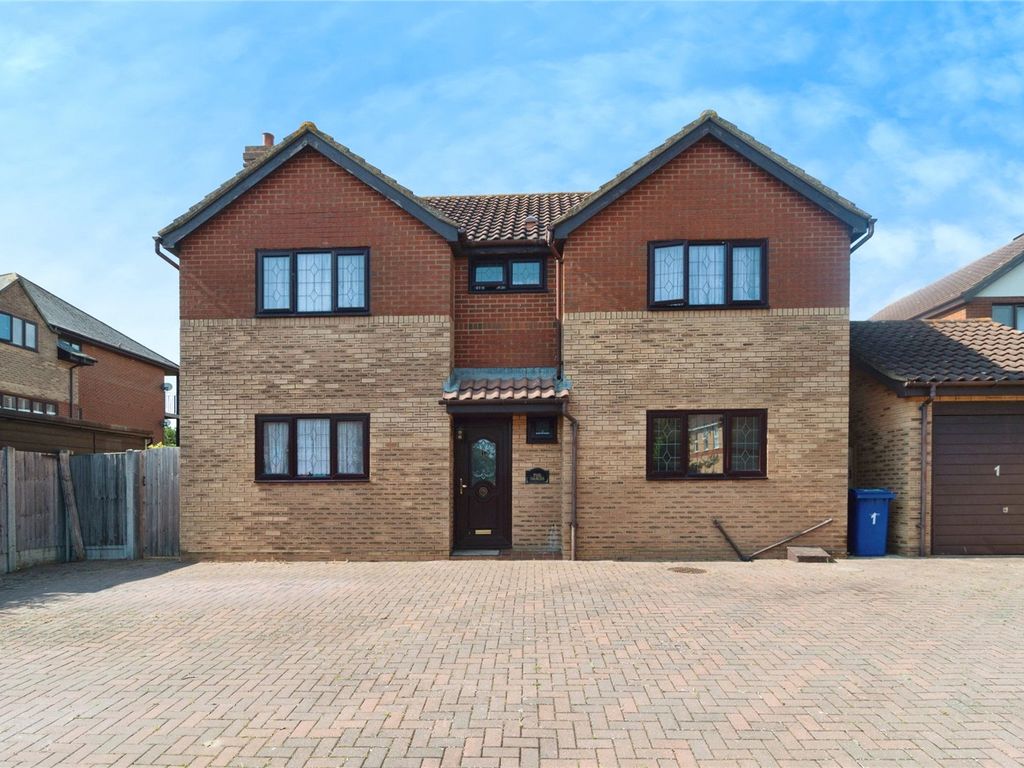 4 bed detached house for sale in Welling Road, Grays, Essex RM16, £