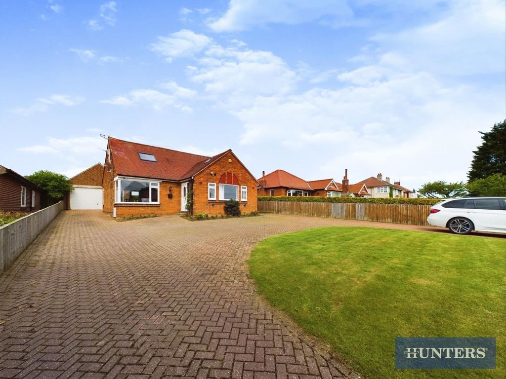 4 bed detached bungalow for sale in Scalby Road, Burniston, Scarborough