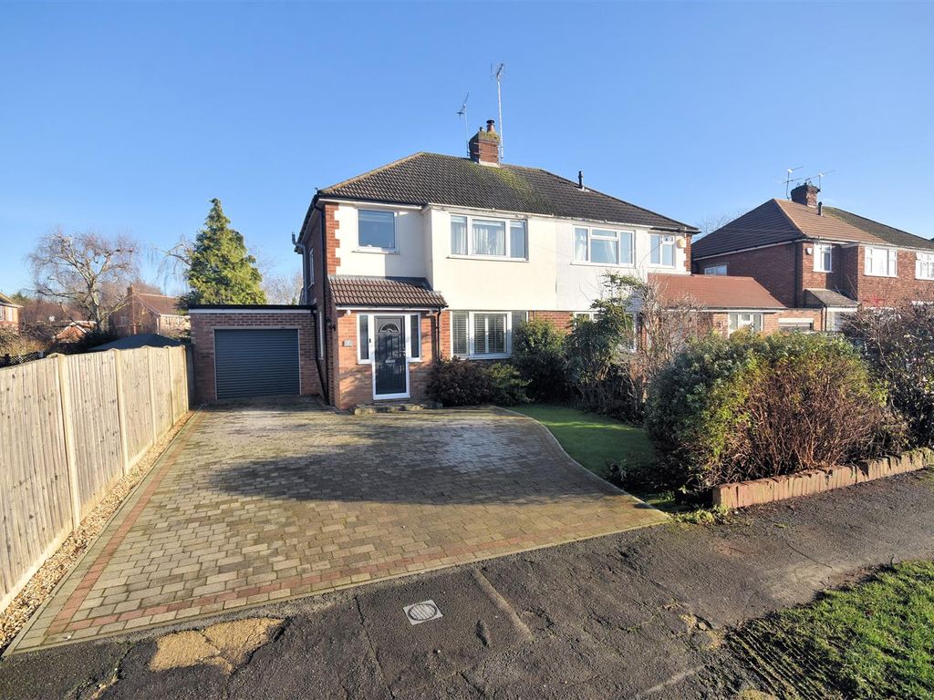 3 bed semidetached house to rent in Grenville Avenue, Wendover