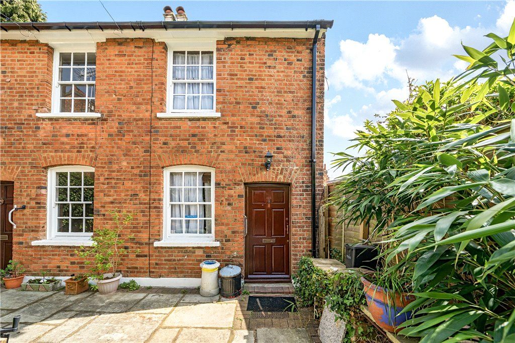 1 bed semidetached house for sale in Green Lane, Stanmore, Middlesex