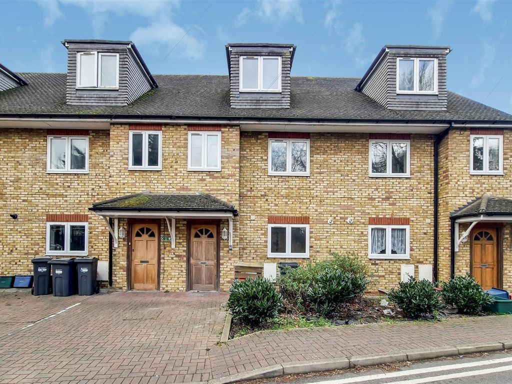 5 bed town house to rent in Kavan Gardens, Cranford, Hounslow TW5 Zoopla