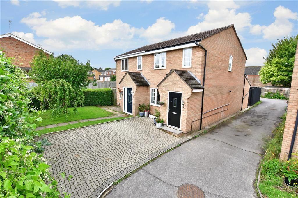 3 bed semidetached house for sale in Croydon Close, Lordswood, Chatham