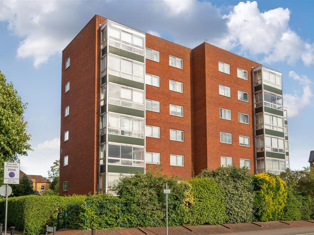 2 bed flat for sale in Portsmouth Road, Surbiton KT6, £575,000 - Zoopla