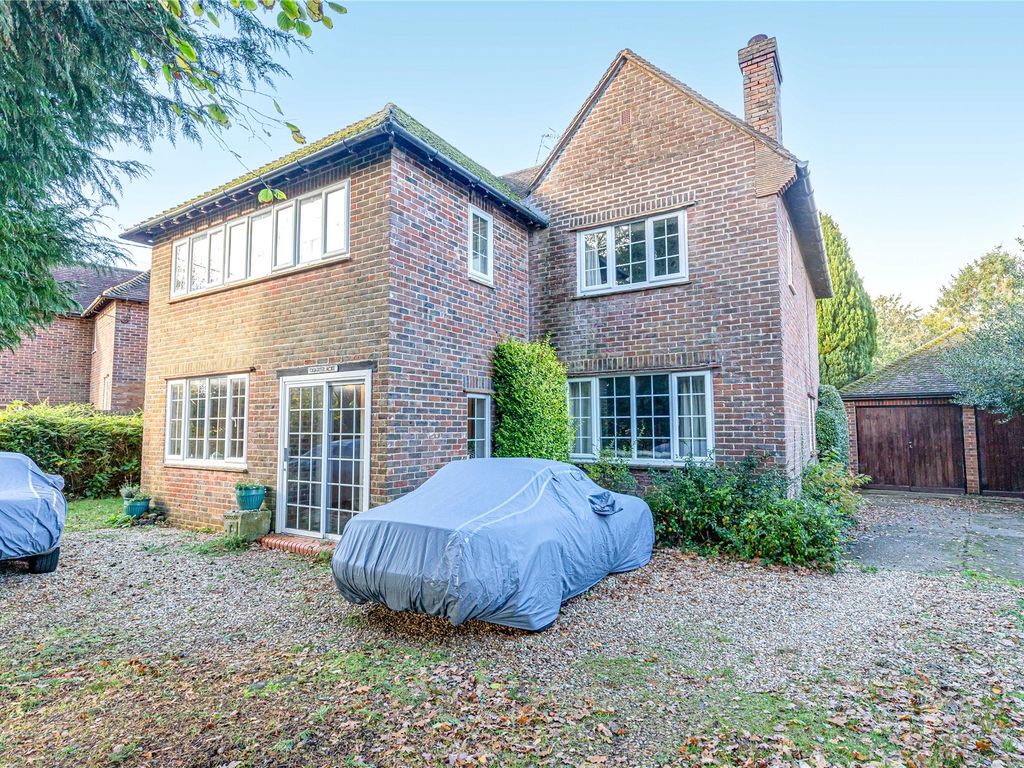 3 bed detached house to rent in Ham Lane, Elstead, Godalming, Surrey