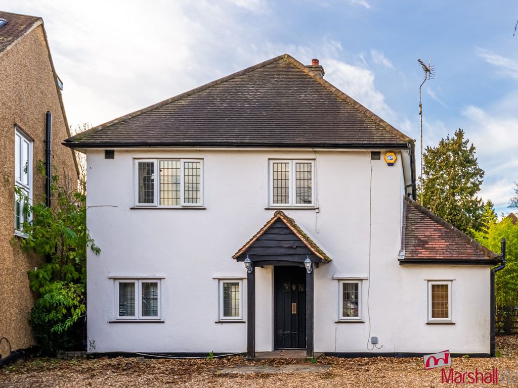 6 bed detached house for sale in Manor Road, Watford WD17, £925,000