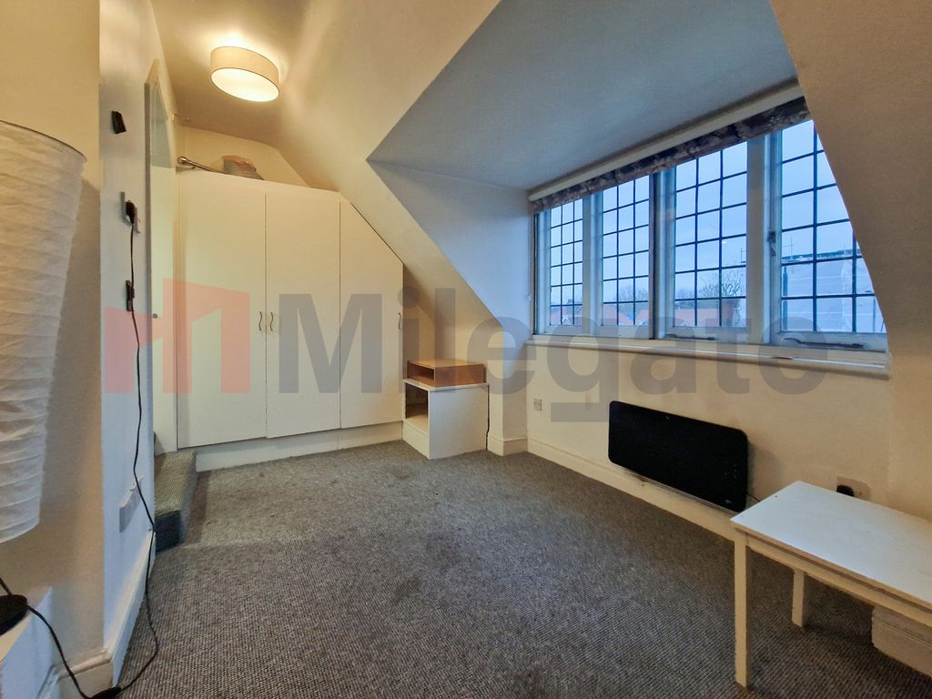 Studio to rent in Finchley Road, London NW3, £1,350 pcm Zoopla