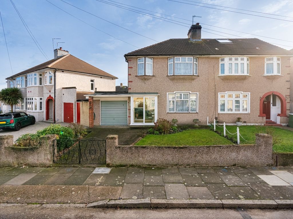 3 bed semidetached house for sale in Chessington Avenue, Bexleyheath