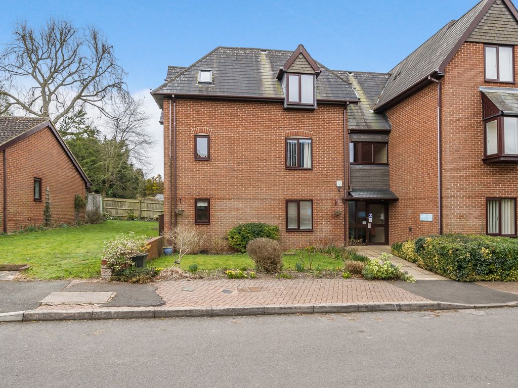 1 bed property for sale in Ashlawn Gardens, Winchester Road, Andover