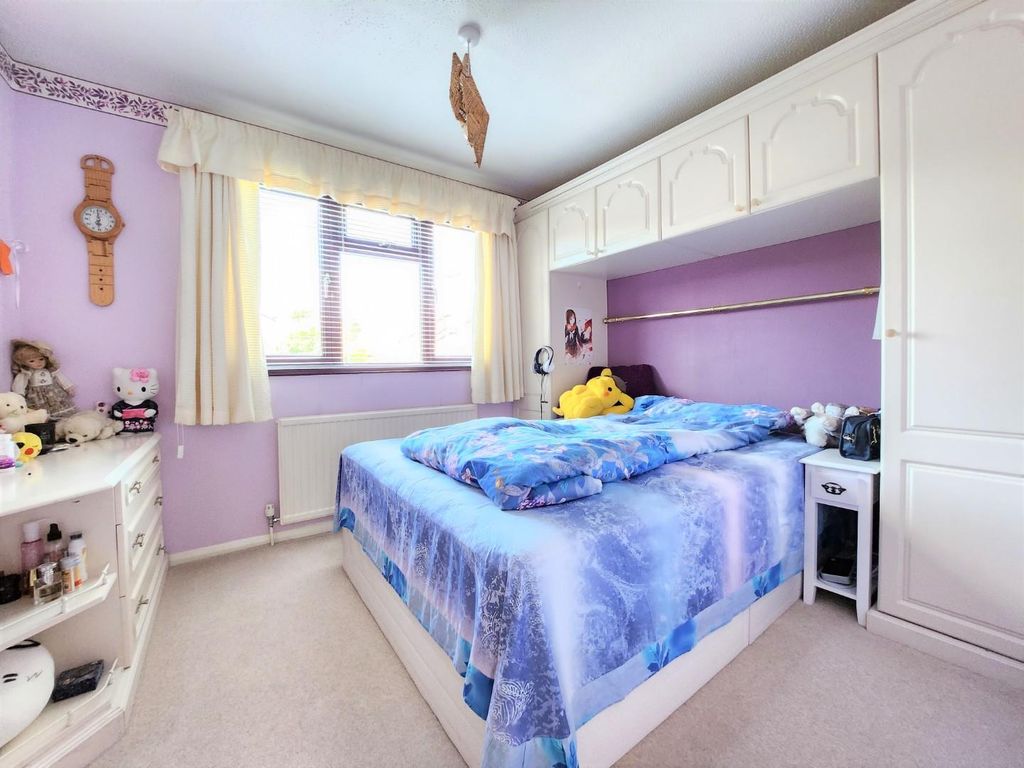 4 bed property to rent in Trafalgar Close, Wokingham RG41 Zoopla