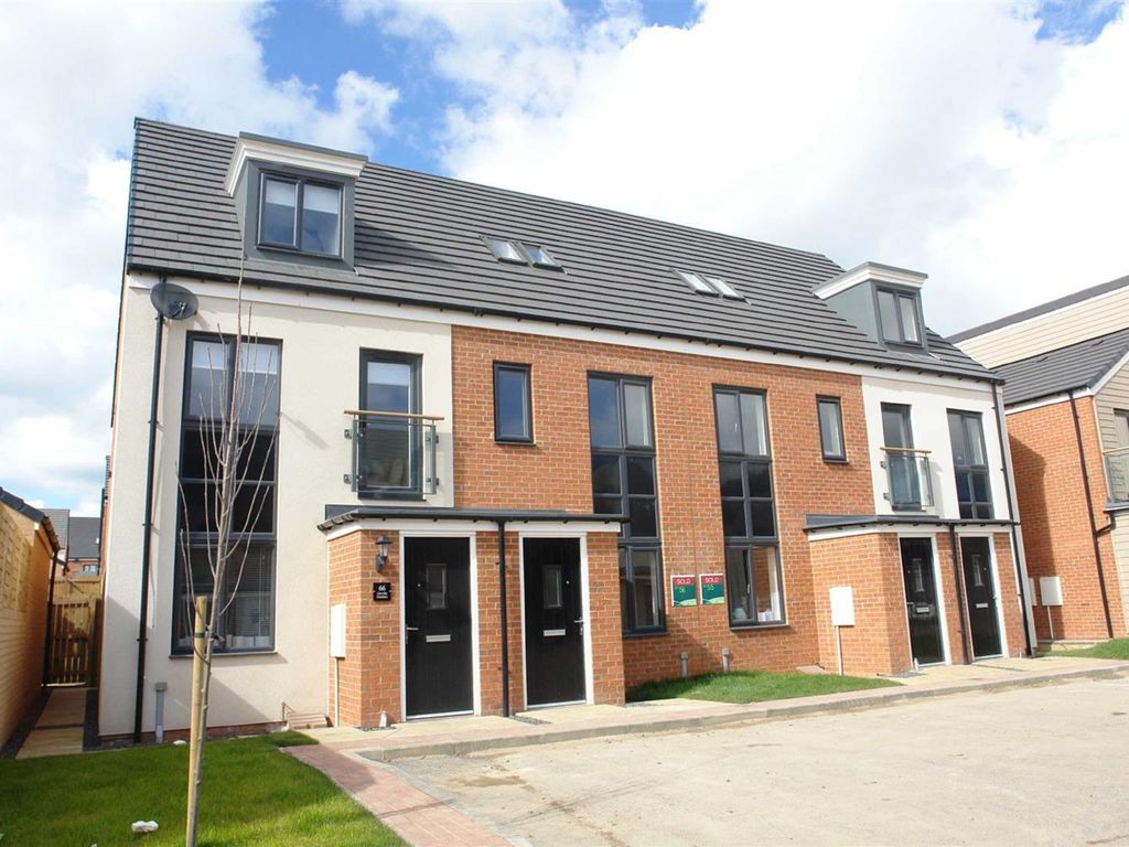 3 bed terraced house to rent in Greville Gardens, Brunton Grange