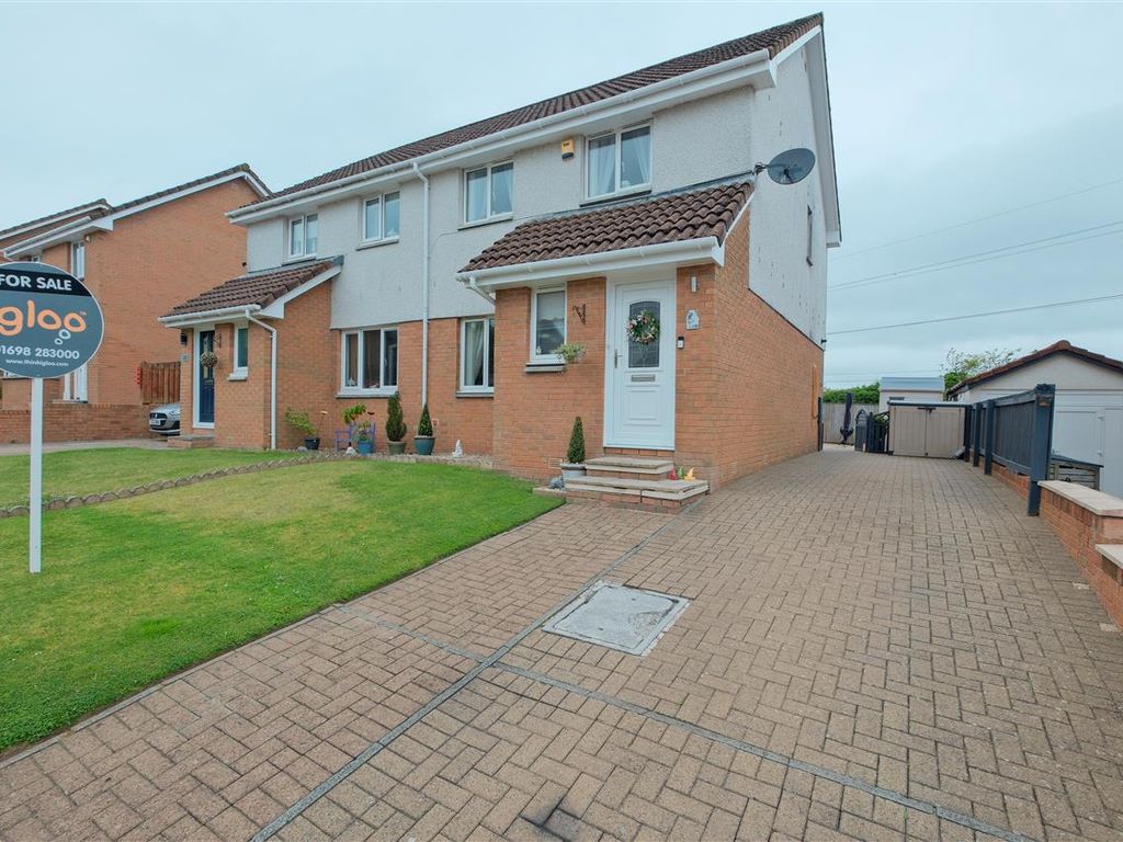 3 bed semidetached house for sale in Poplar Crescent, Quarter