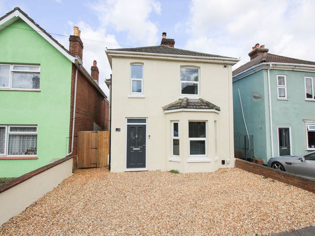 3 bed detached house for sale in Oaktree Road, Bitterne Park SO18, £