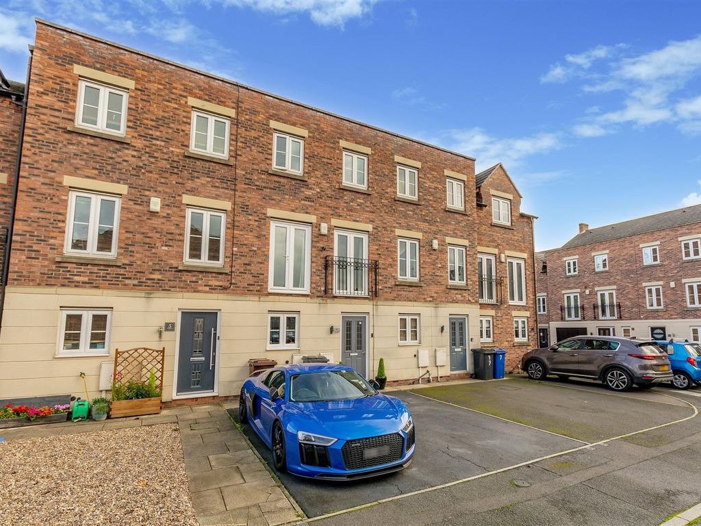 4 bed terraced house for sale in Bursar Way, Long Eaton, Nottingham