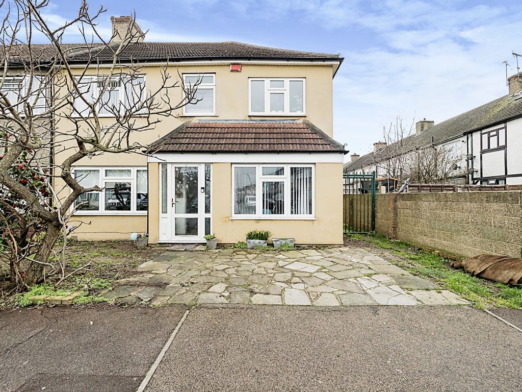 4 bed end terrace house for sale in Stanley Avenue, Dagenham RM8 Zoopla