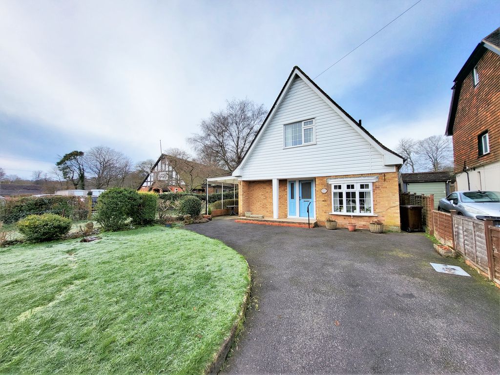 3 bed detached house for sale in High Street, Findon Village, Worthing