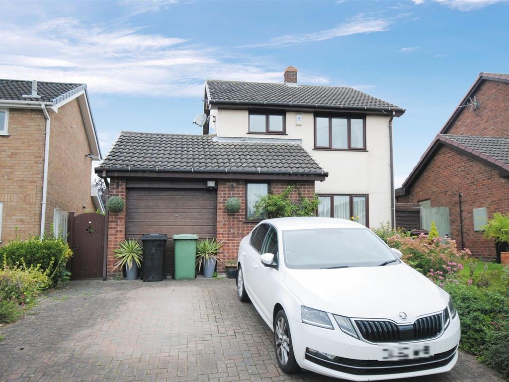 3 bed detached house for sale in Drive, Kippax, Leeds LS25, £