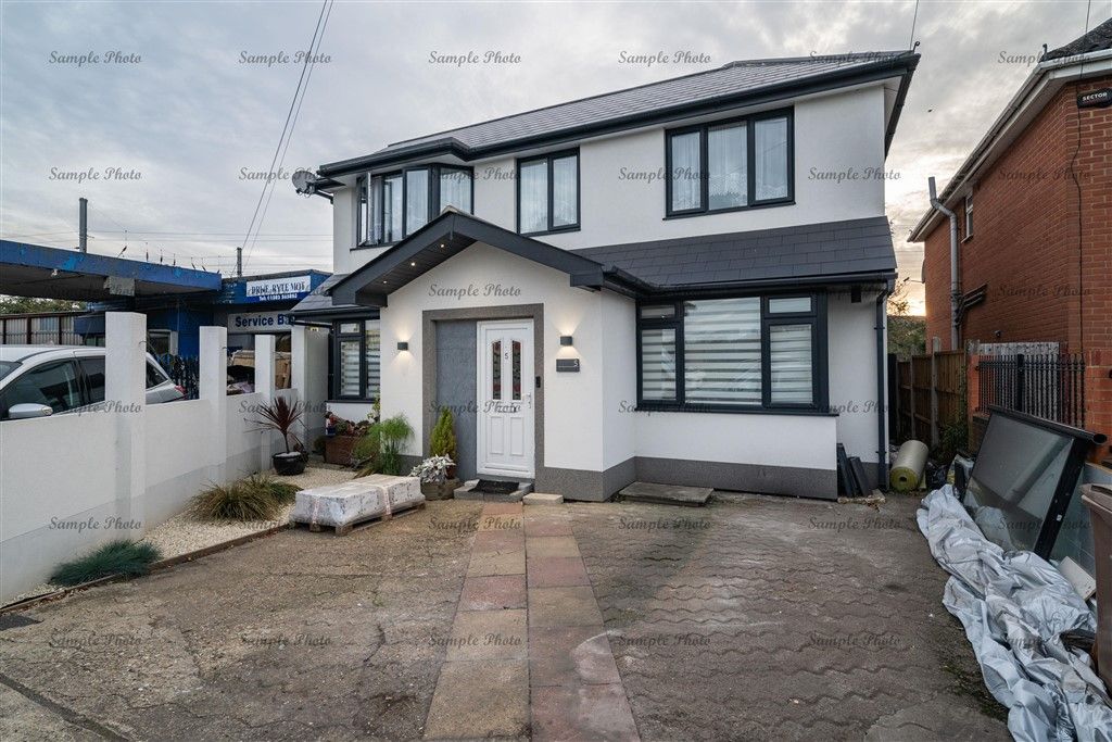 2 bed detached house for sale in Sundon Park Road, Luton LU3, £375,000