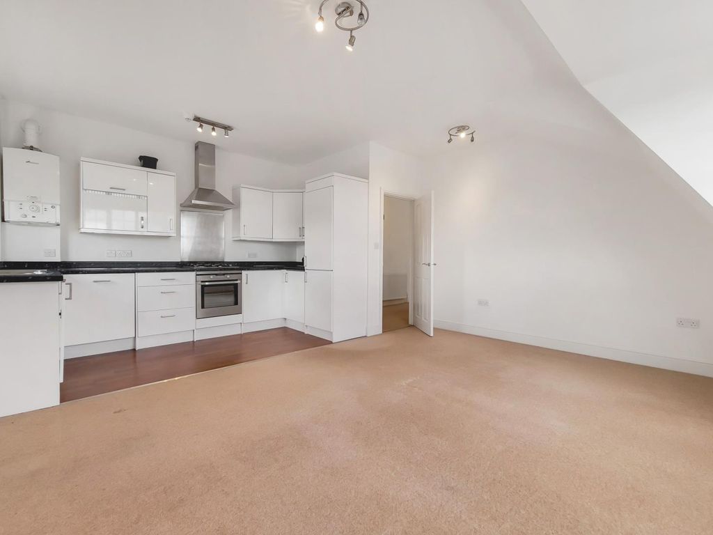 2 bed flat for sale in Queens Road, Hersham, WaltonOnThames KT12 Zoopla