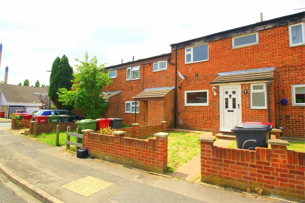 3 bed terraced house to rent in Greenside, Slough SL2 Zoopla