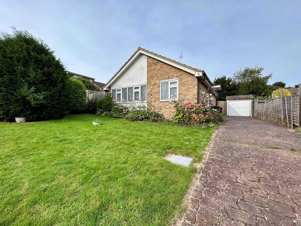 2 bed detached bungalow for sale in Walk, Bexhill On Sea TN40