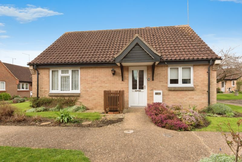 2 bed bungalow for sale in Sheraton Close, Northampton NN3, £165,000