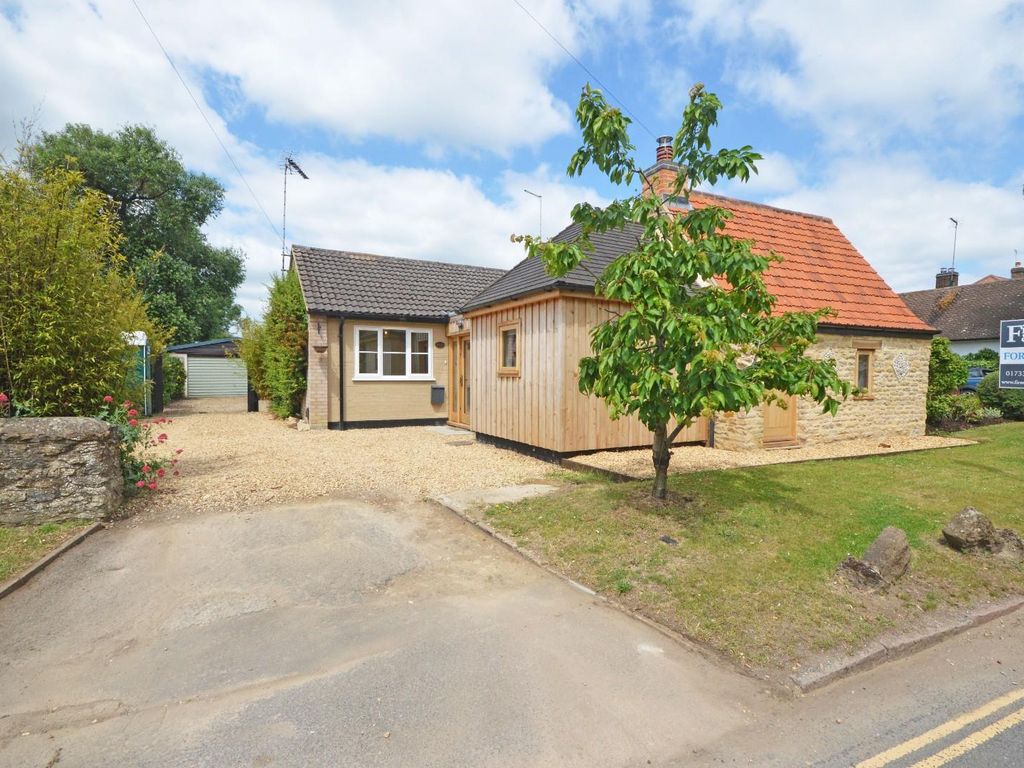 4 bed detached bungalow for sale in Cherry Orton Road, Orton Waterville
