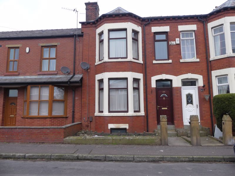 4 bed terraced house to rent in Heywood Road, Rochdale OL11, £1,250 pcm