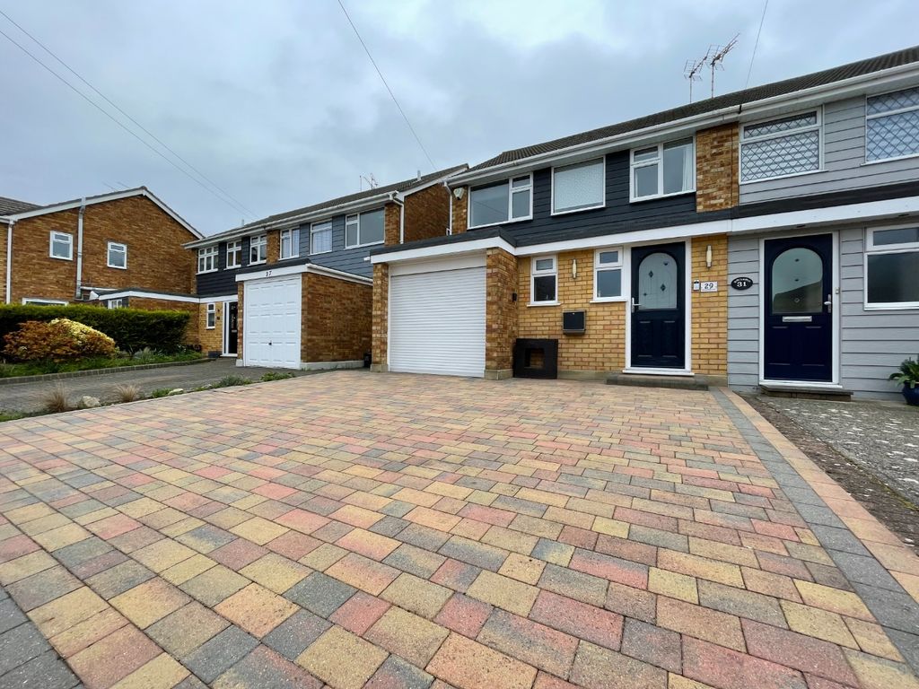 3 bed semidetached house to rent in Borrowdale Close, Benfleet SS7, £