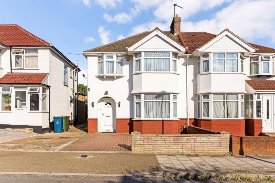 3 bed semidetached house to rent in Portland Crescent, Stanmore HA7, £