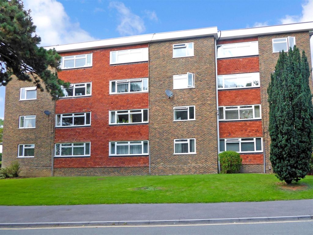 2 bed flat to rent in Bridge Street, Leatherhead KT22 Zoopla