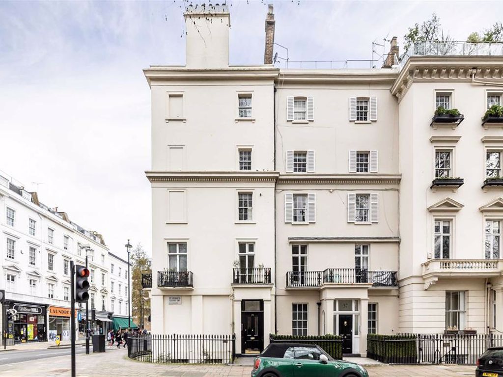 St Georges Square Pimlico SW1V  