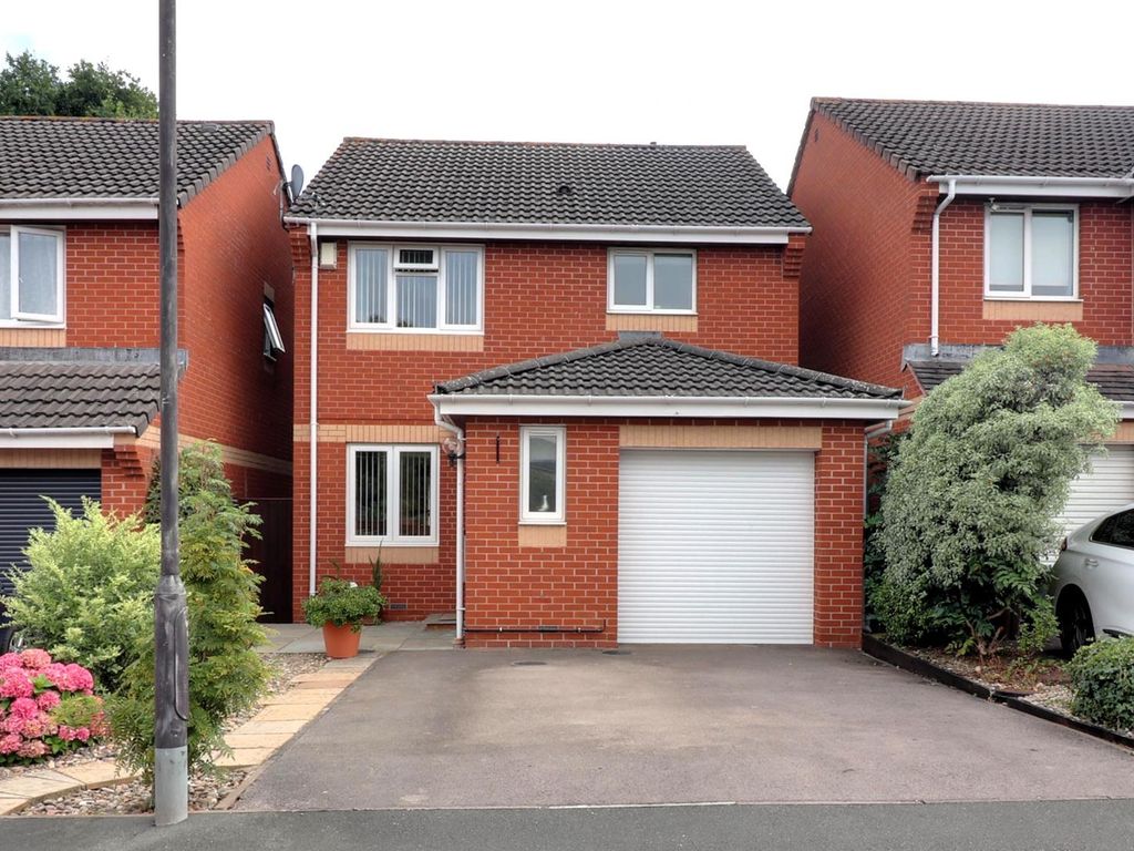 3 bed detached house for sale in Arrowsmith Drive, Stonehouse GL10, £