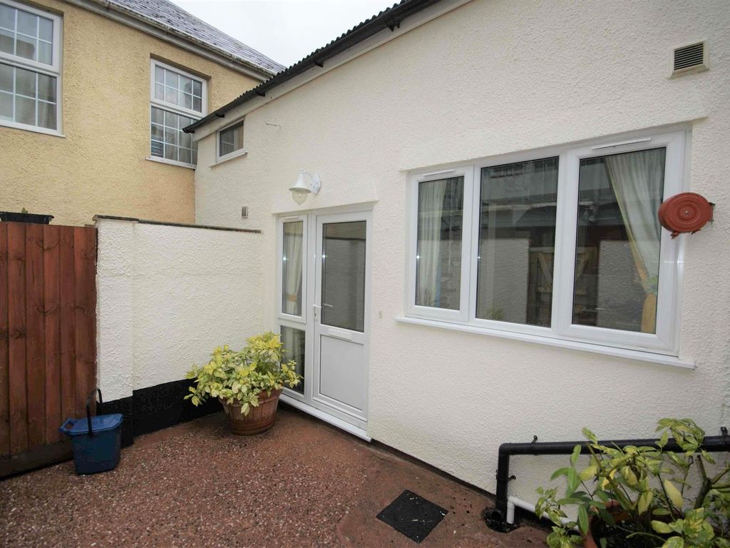 1 bed flat to rent in Fore Street, Cullompton, Devon EX15 Zoopla