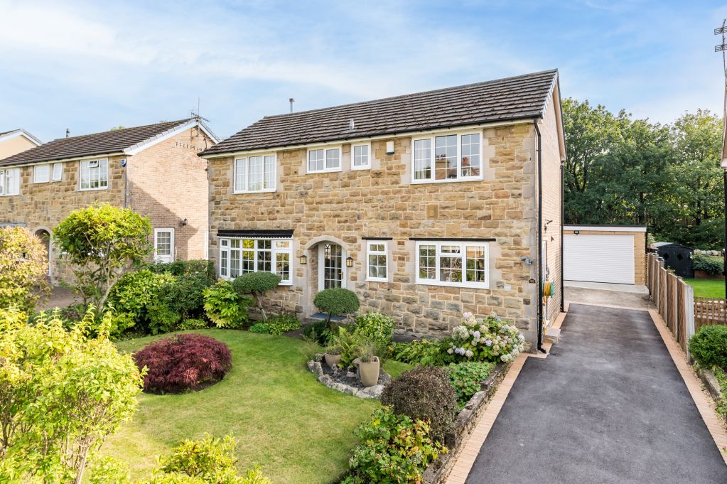 3 bed detached house for sale in Sutton Drive, Cullingworth, Bradford
