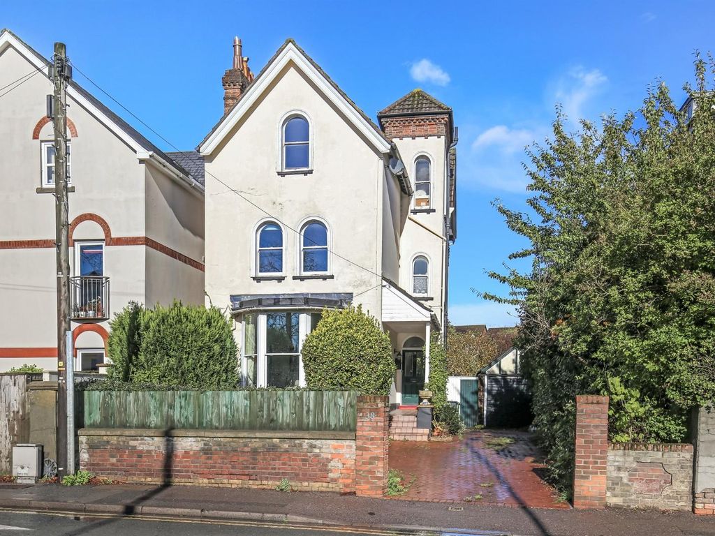 4 bed detached house for sale in Wilton Road, Salisbury SP2 Zoopla