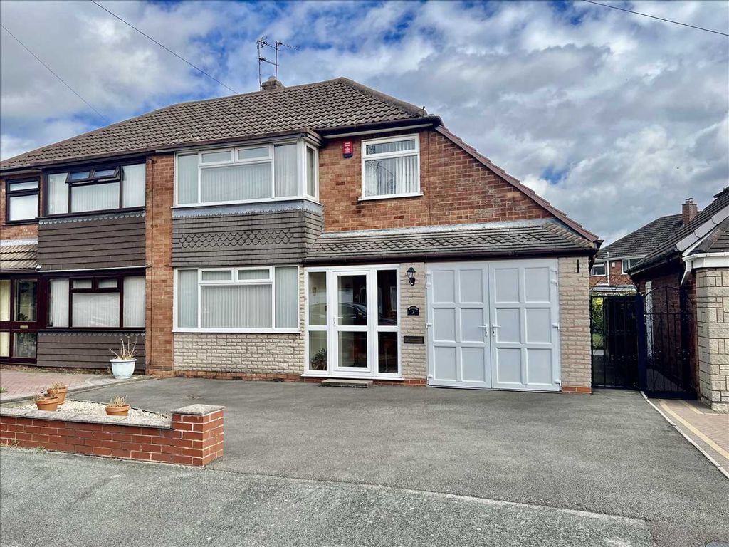 3 bed semidetached house for sale in Overseal Road, Wednesfield