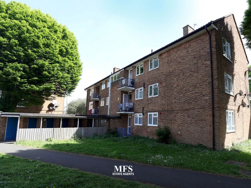 2 bed flat for sale in Norwood Close, Southall UB2, £300,000 Zoopla