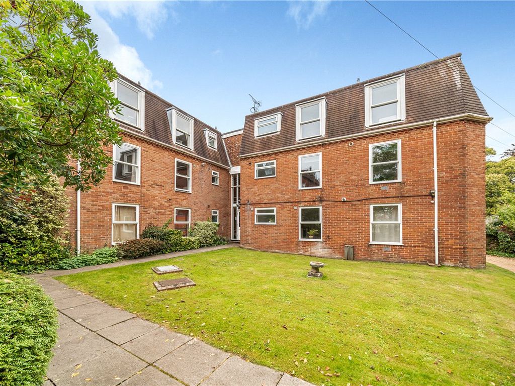 2 bed flat for sale in Hyde Street, Winchester, Hampshire SO23, £