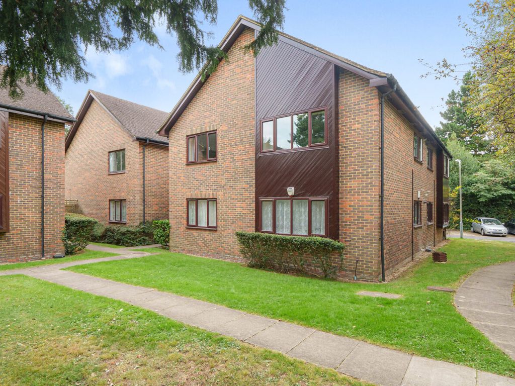 1 bed flat to rent in Pepys Close, Ickenham, Uxbridge UB10, £1,350 pcm
