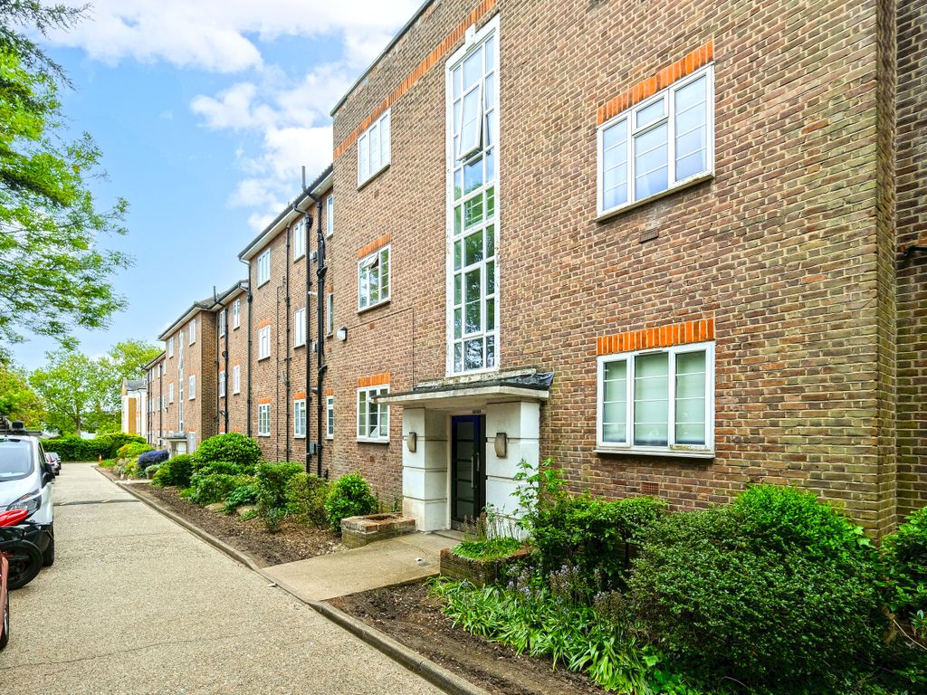 The Drive, London E18  